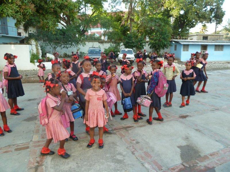 1_arrivee_des_eleves_a_ecole.jpg