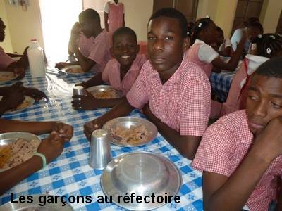 13_Instit_Montf_garcons_au_refectoire.jpg
