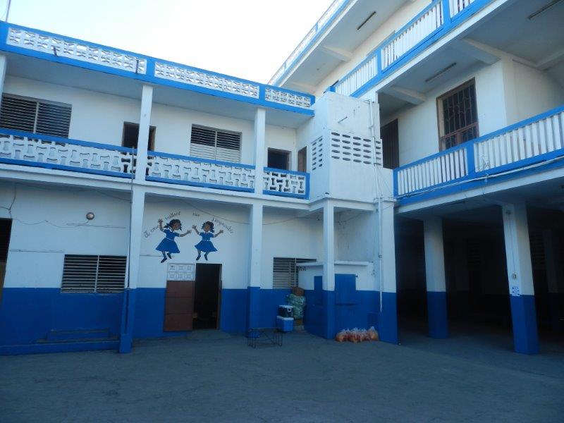 2LesCayesVueduCollege.jpg